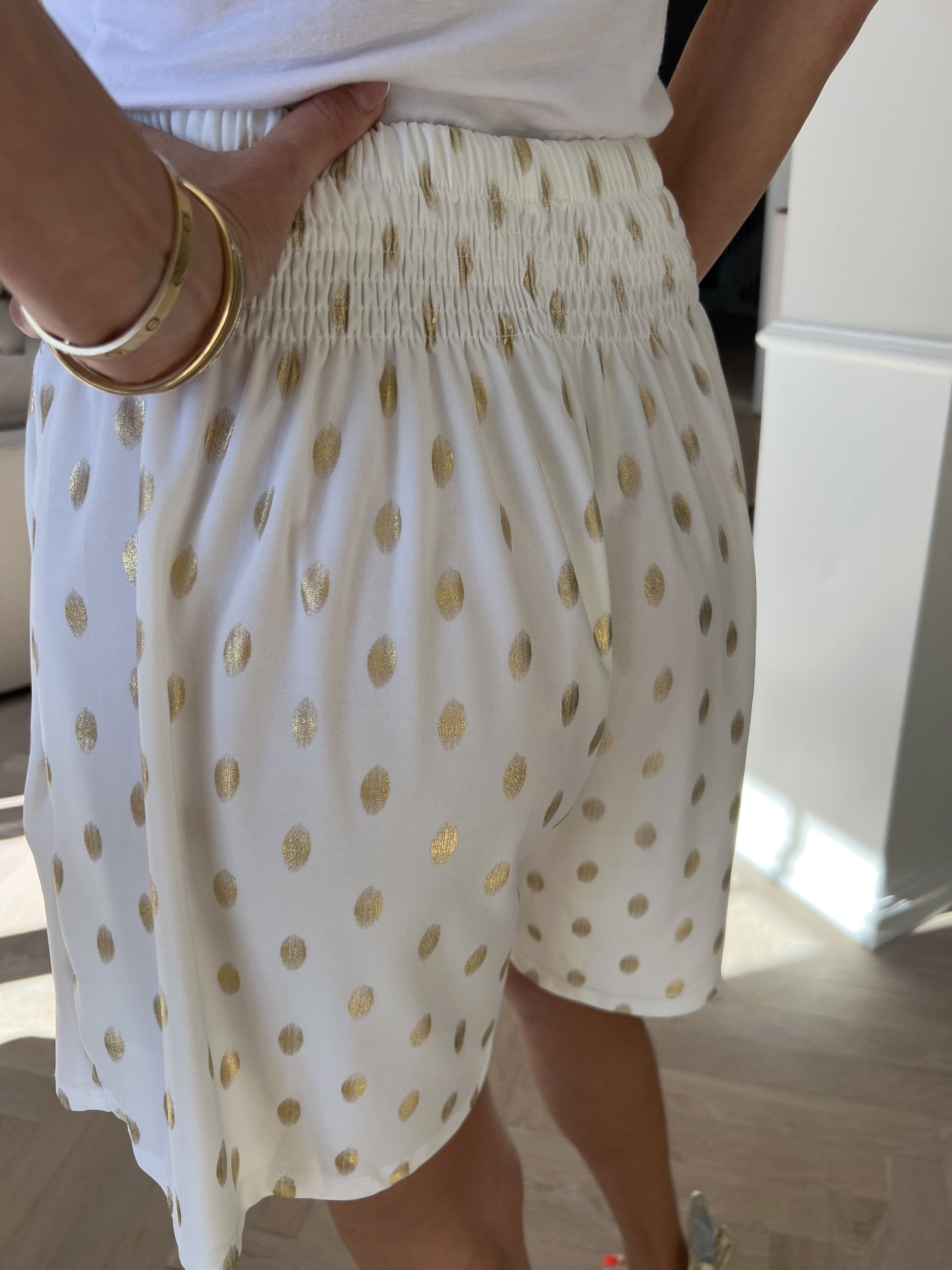 Pams Dot Shorts - Løse shorts i elastisk stof med guld dutter